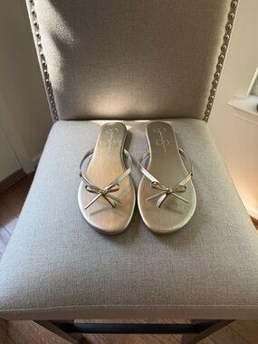 Jessica Simpson Seychelles Bow Thong Sandals in Metallic Gold - Size 9.5/41